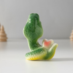Фигурка сувенирная «Зелёная кобра с сердечком» - Фото 3