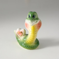 Фигурка сувенирная «Зелёная кобра с сердечком» - Фото 4