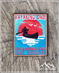 Шеврон «Kayaking dad, like a normal dad, but cooler. Папа, плавающий на каяке, такой же как все папы, только круче!» - Фото 1