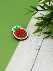 Значок ECO из дерева STRAWBERRY IN CHOCOLATE - Фото 1