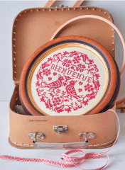 Французская вышивка крестом. Красные монохромы Изабель Вотье - Фото 3