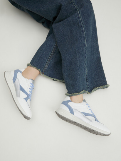 Кроссовки женские