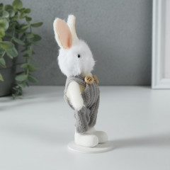 Фигурка «Зайка в сером вязаном костюмчике» - Фото 1