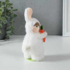 Кукла интерьерная текстильная «Малыш в костюме зайчика с морковкой» - Фото 2