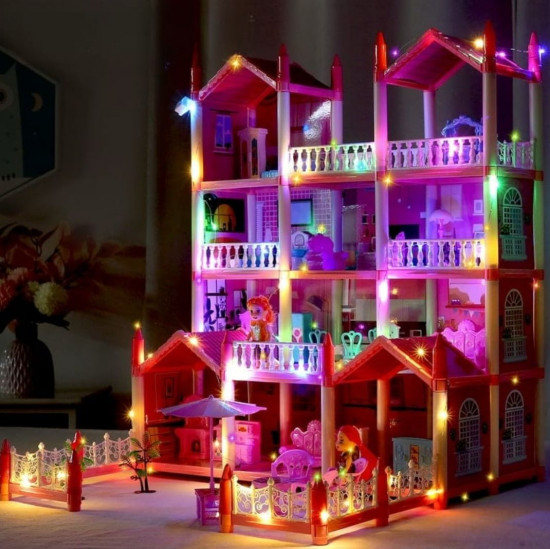 Кукольный домик с мебелью и куклами