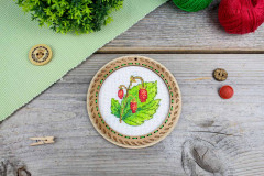 Набор для вышивания на деревянной основе «Дачные ягоды. Земляника» - Фото 1