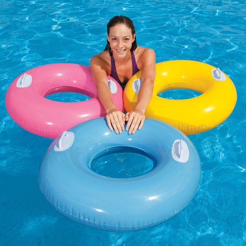 Надувной круг для плавания