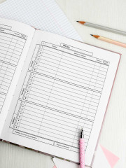 Дневник школьный «Блондинка с котёнком» - Фото 11