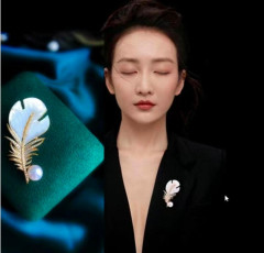 Брошь «Перо с жемчугом» - Фото 1