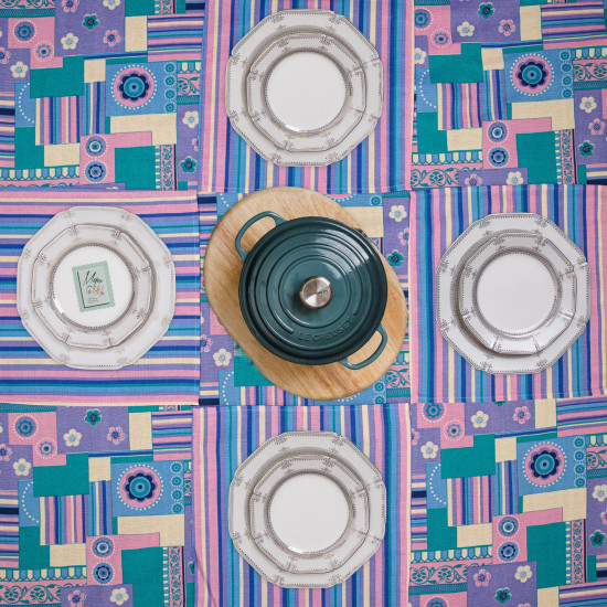 Комплект столового белья из скатерти и салфеток «Орнамент сирень»