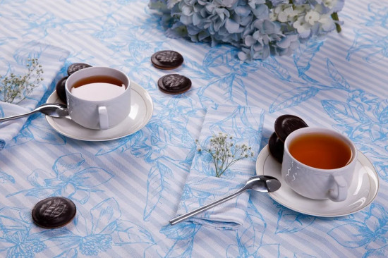 Комплект столового белья из скатерти и салфеток «Цветы»