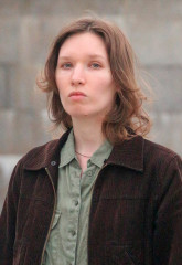 Е. Попова