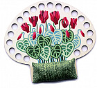 Органайзер для ниток с игольницей «Бордовые цикламены»