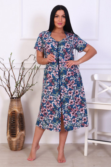 Қыз сиқырды сорып, оның көзіне қарайды