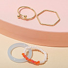 золотистый