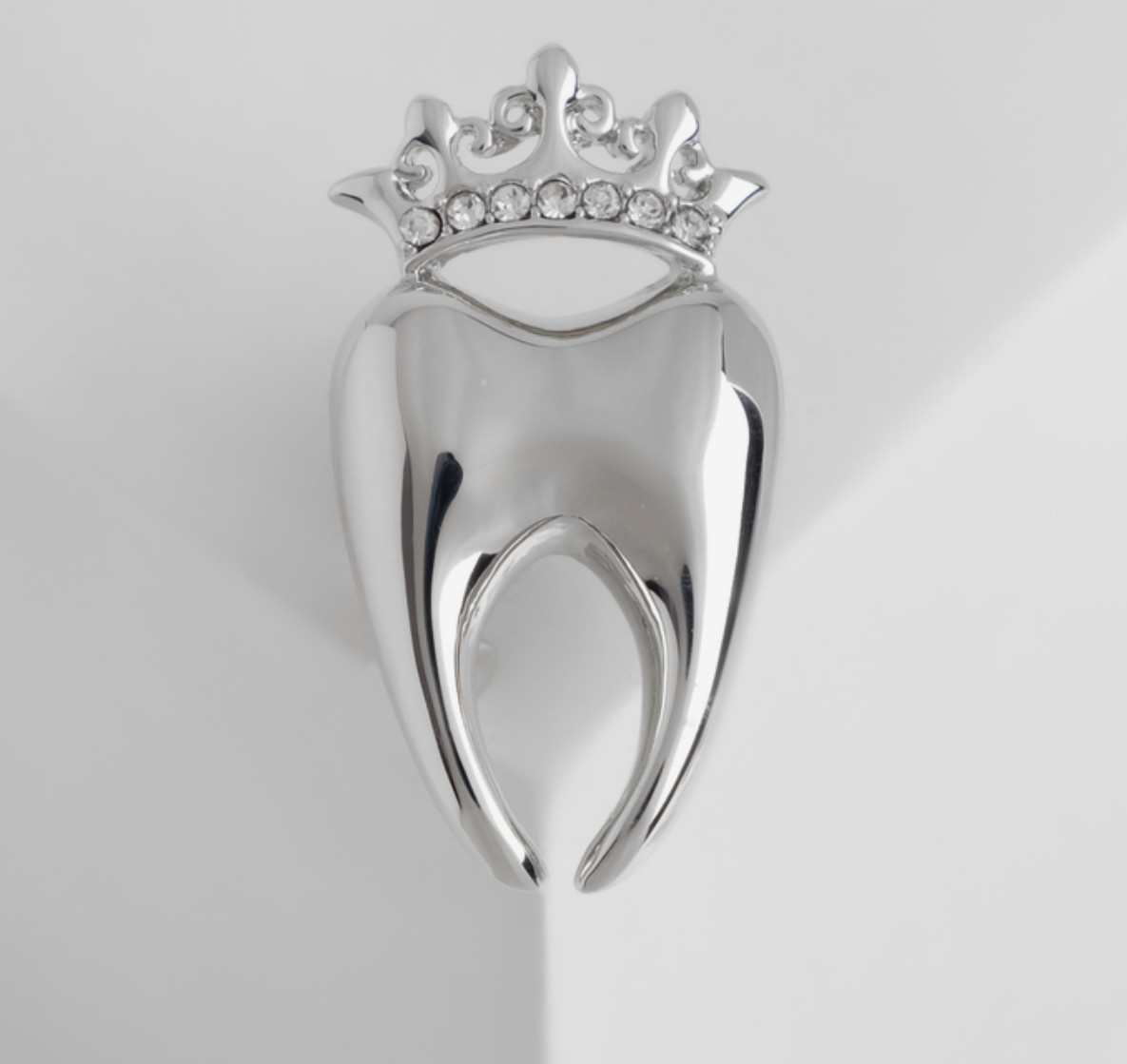Брошь «Зуб» | Медицина в бижутерии | Queen Fair