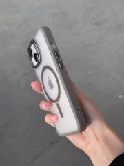 Чехол на iPhone 15 Pro с подставкой