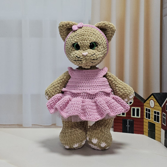 Кошечка в платье