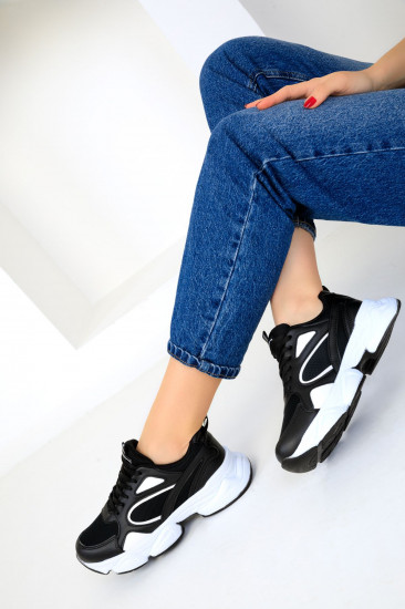 Кроссовки женские