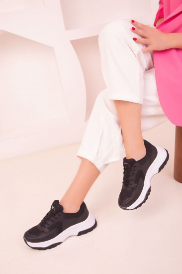 Кроссовки женские