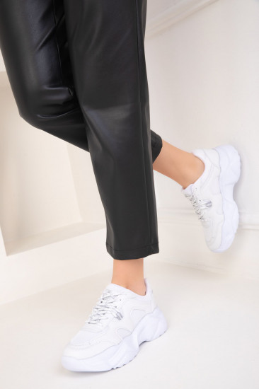 Кроссовки женские