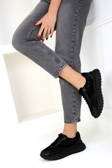 Кроссовки женские