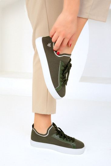 Кроссовки женские