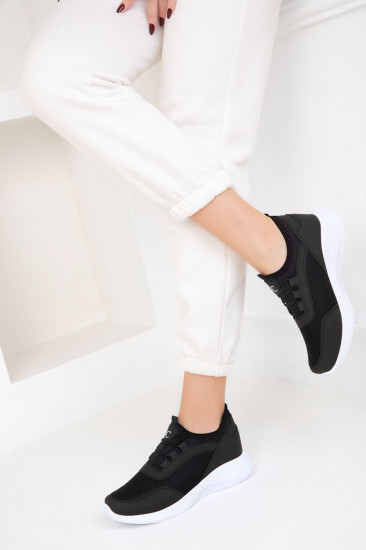 Кроссовки женские