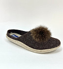 темно-коричневый