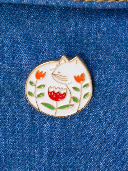 Значок металлический «Cat with flowers»