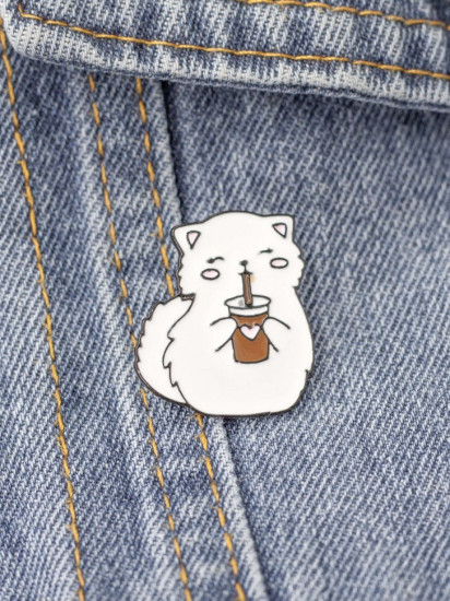 Значок «White cat with coffee»