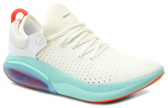 Кроссовки женские