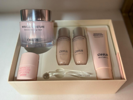 Набор для лица уходовый «Miracle Moisture Set»