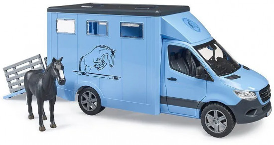 Фургон--перевозчик животных с лошадью «Mercedes-Benz Sprinter»