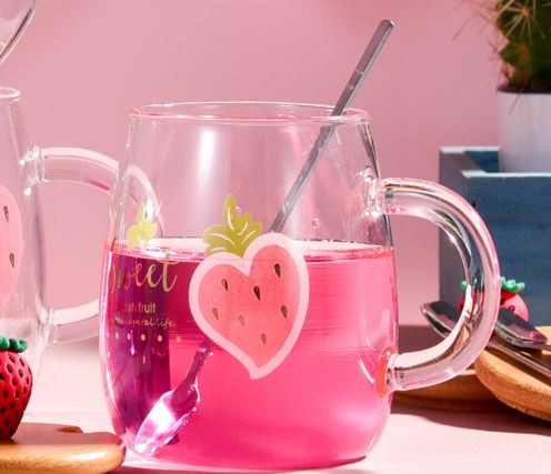 Кружка стеклянная «Love in strawberries»