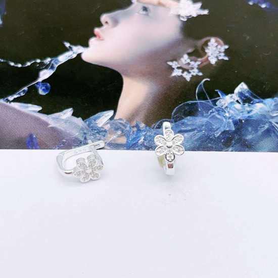 Серьги из серебра с кристаллом
