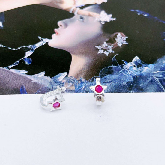 Серьги из серебра с фианитом