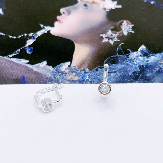 Серьги из серебра с фианитом
