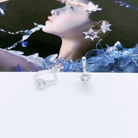 Серьги из серебра с фианитом