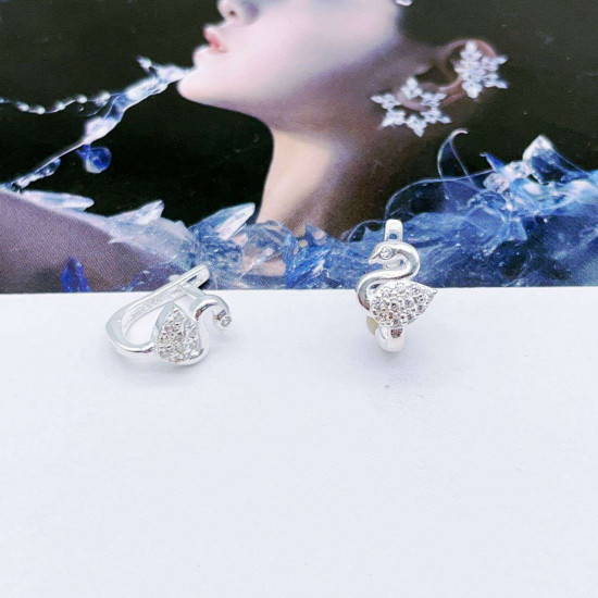 Серьги из серебра с кристаллом