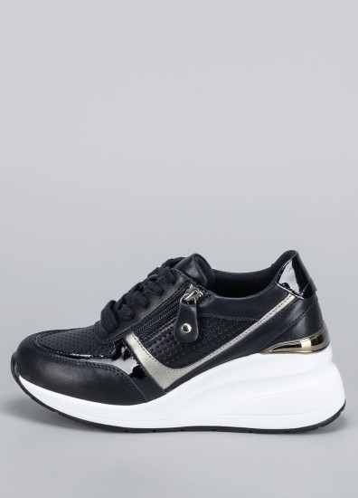 Кроссовки для женщин