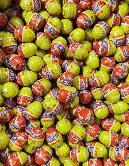 Яйца шоколадные в подарочной коробке «Daim»