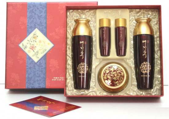 Набор уходовой косметики для лица «Yezihu K-Beauty Premium Ginseng Set»