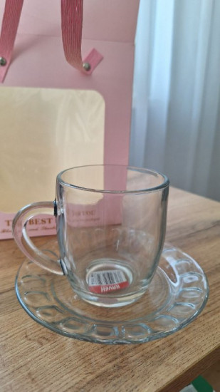 Стеклянная чашка с блюдцем