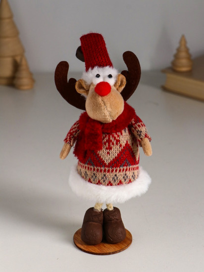 Фигурка «Лосик в вязаной шубе с узорами, в колпаке с колокольчиком»