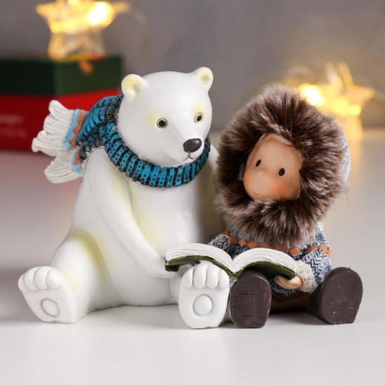Фигурка «Белый мишка с малышом читают книжку»