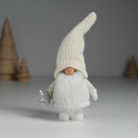 Фигурка «Дед Мороз в белом вязанном колпаке, с серебристой звёздочкой»