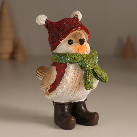 Фигурка «Птичка в жилетке, вязаной шапке с помпонами»