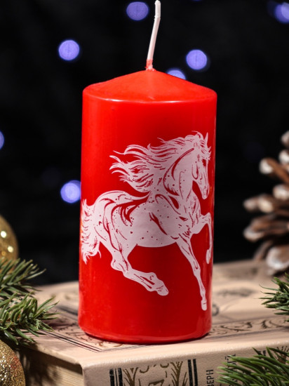 Свеча-цилиндр с накаткой «Конь скачет»