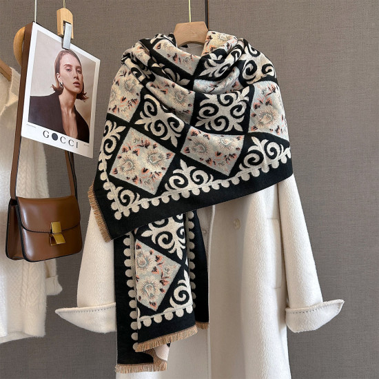 Палантин в национальном стиле